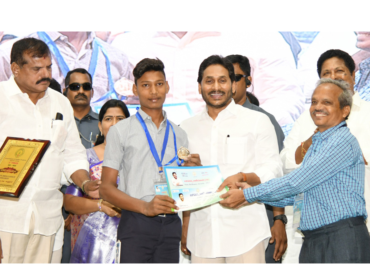 VEMPADAPU_20NANDA_20KISHORE_2C_20VIZIANAGARAM_20DISTRICT.jpg 42