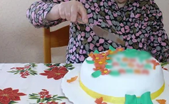 cakecutting.jpg