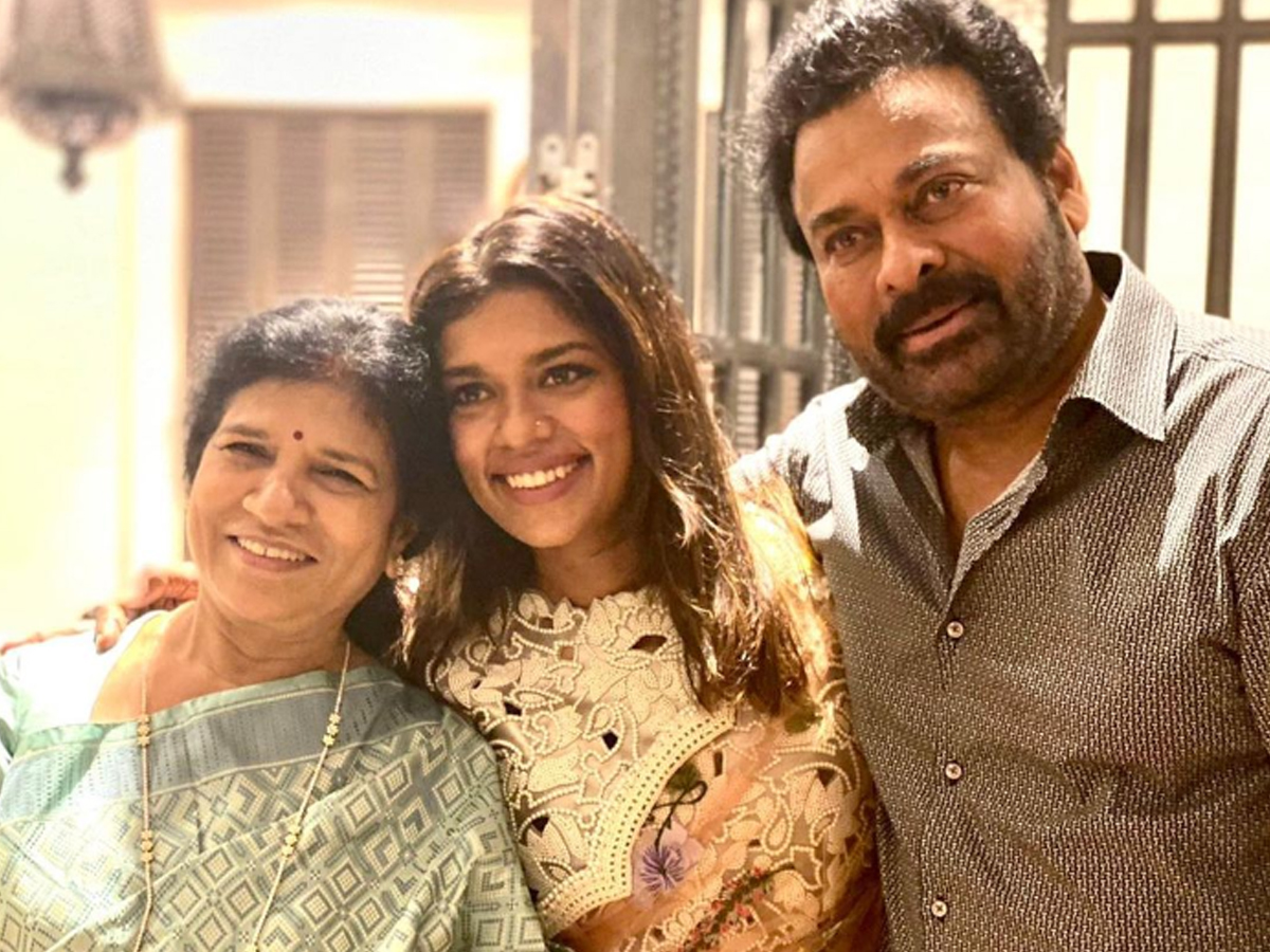 chiranjeevi-surekha-sreeja.jpg 19