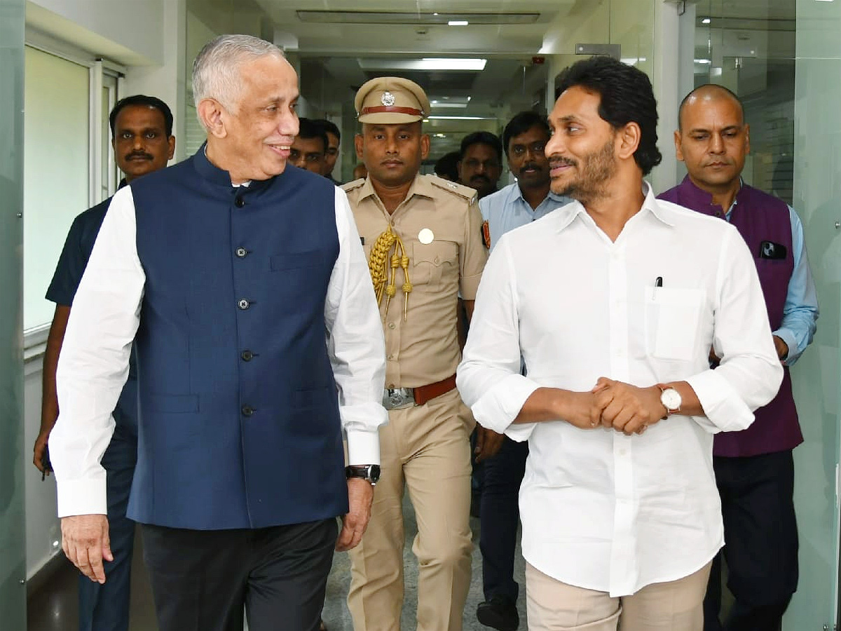 CM_20Ys_20Jagan_20Meeting_20With_20AP_20Governor_20Photos_6.jpg 6