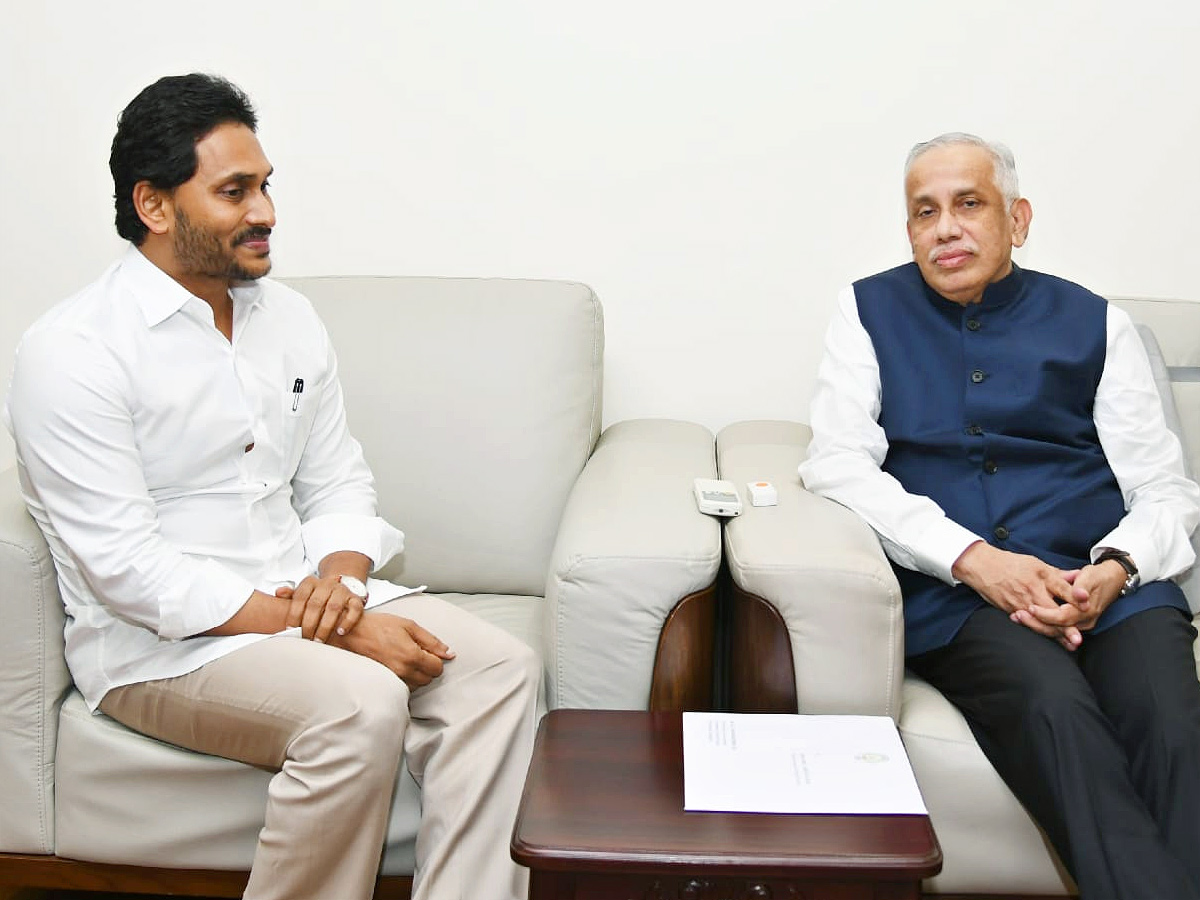 CM_20Ys_20Jagan_20Meeting_20With_20AP_20Governor_20Photos_7.jpg 7