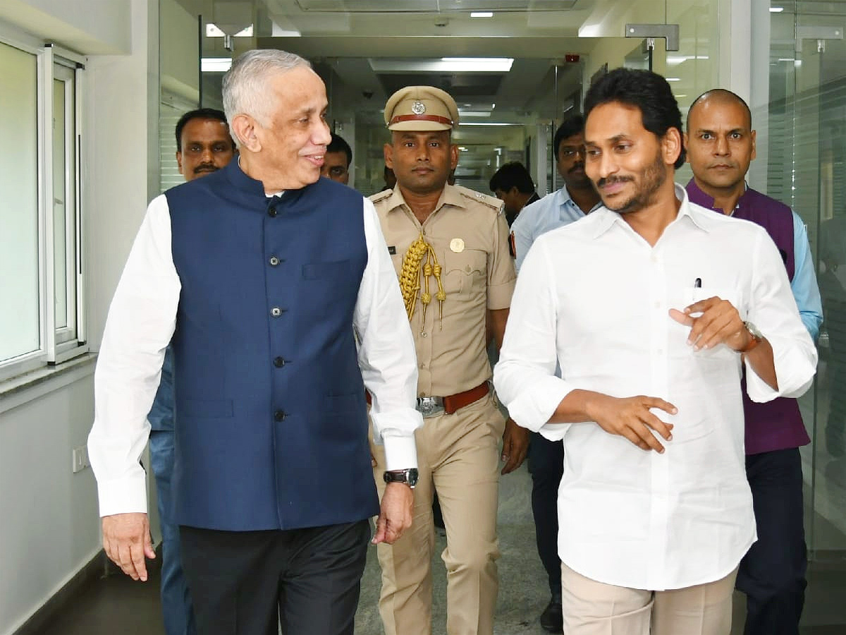 CM_20Ys_20Jagan_20Meeting_20With_20AP_20Governor_20Photos_8.jpg 8