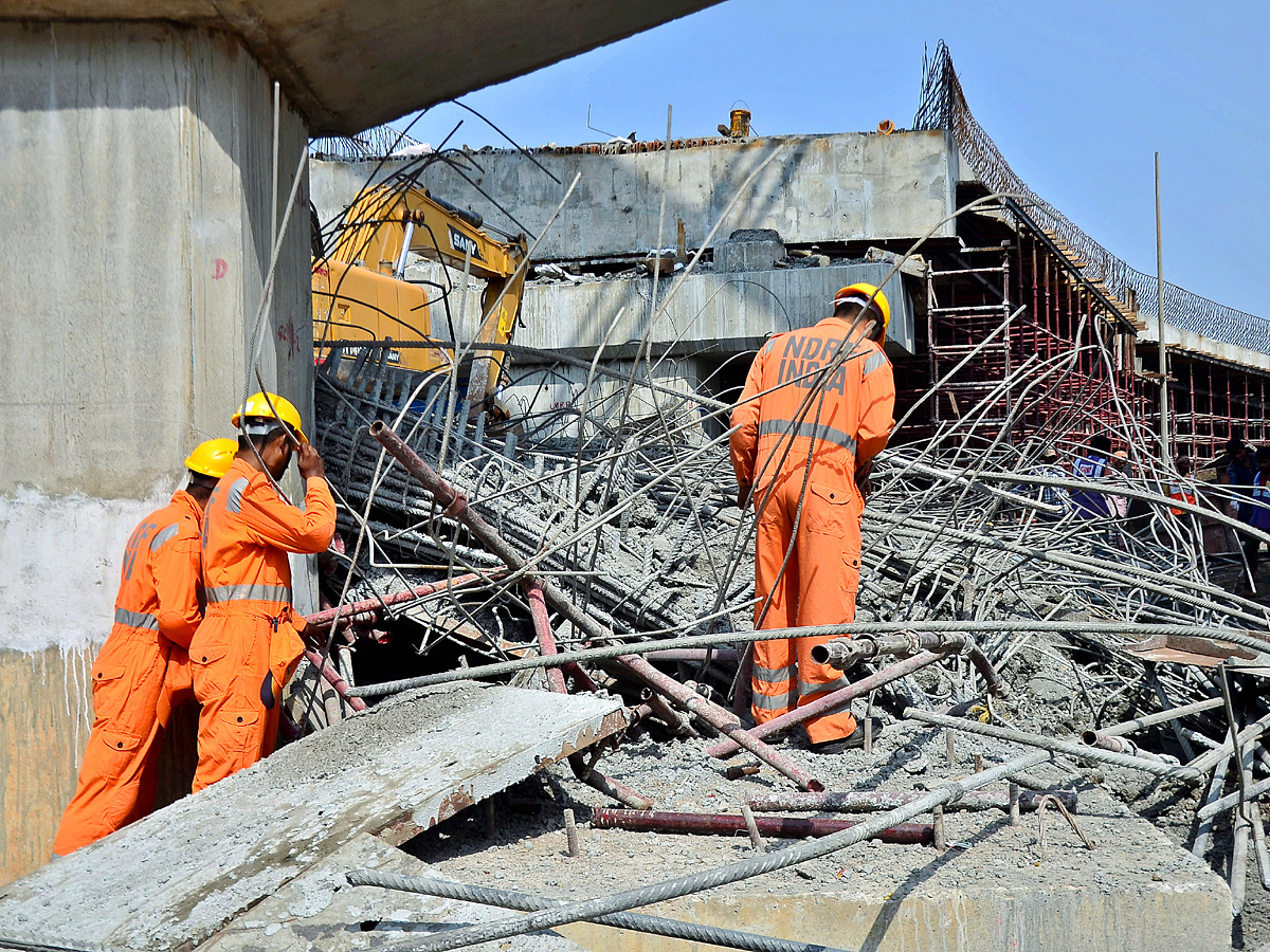 Under_20Construction_20Fly_20Over_20Collapsed_20in_20LB_20Nagar_20Photos_11.jpg 12