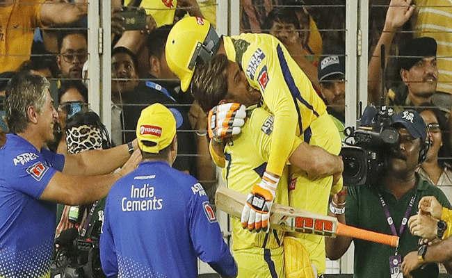 csk-dhoni-jadeja.gif