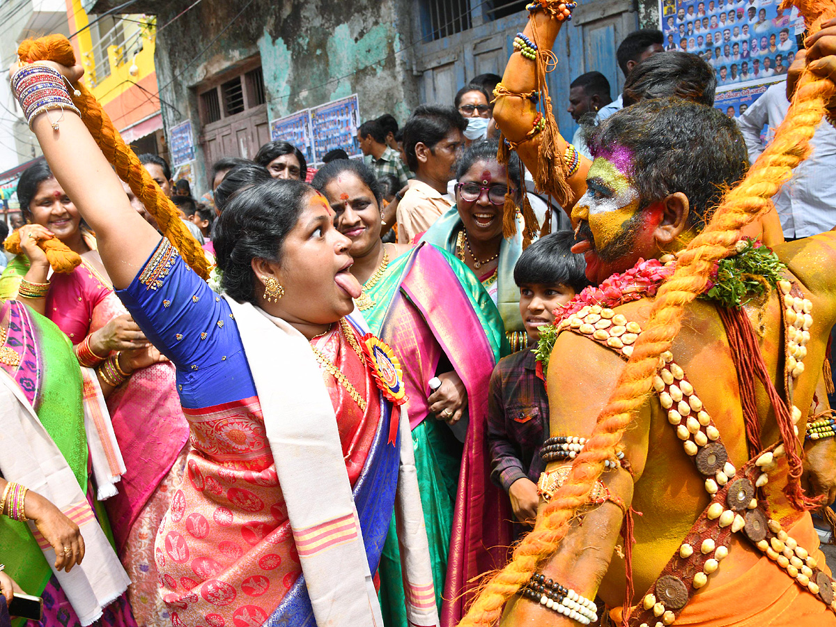 Golconda_20Bonalu_20Started_20in_20Hyderabad_20Photos_1.jpg 2