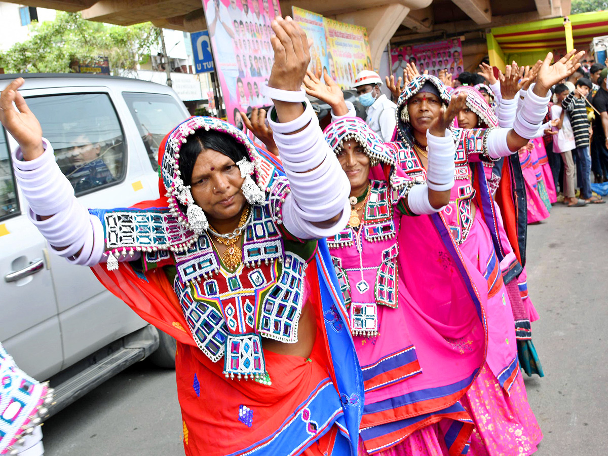 Golconda_20Bonalu_20Started_20in_20Hyderabad_20Photos_12.jpg 13