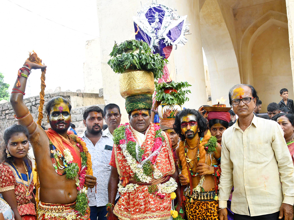 Golconda_20Bonalu_20Started_20in_20Hyderabad_20Photos_18.jpg 19
