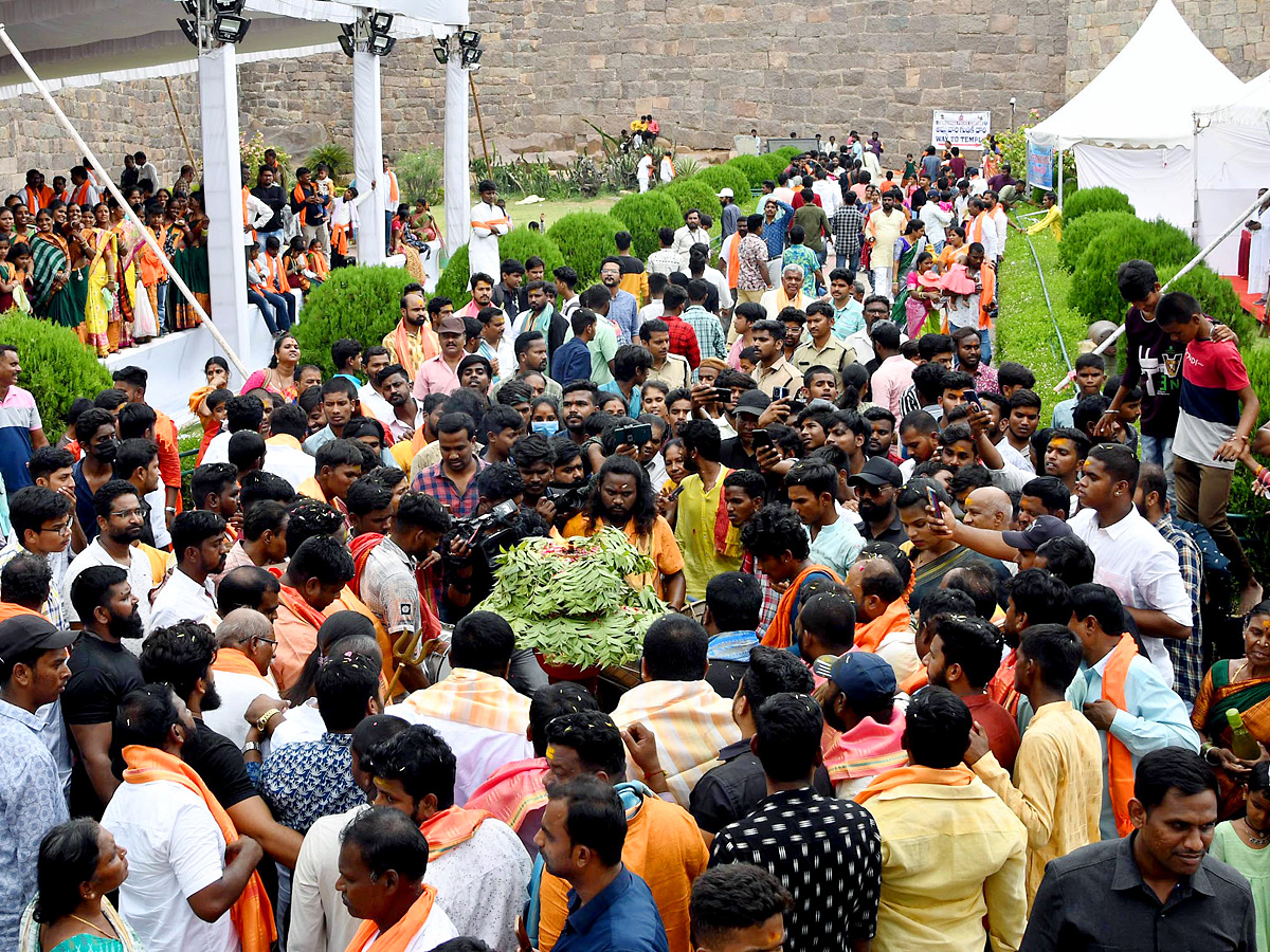 Golconda_20Bonalu_20Started_20in_20Hyderabad_20Photos_22.jpg 23