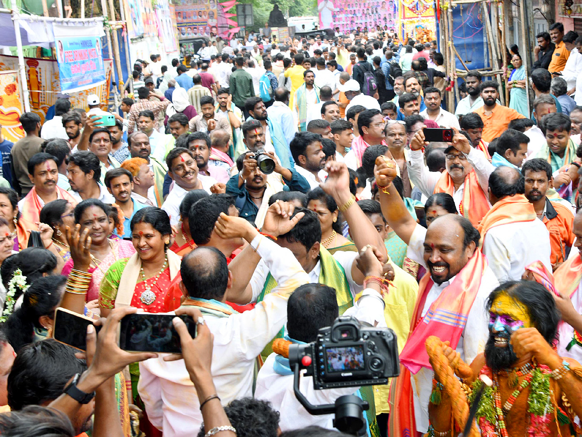 Golconda_20Bonalu_20Started_20in_20Hyderabad_20Photos_3.jpg 4