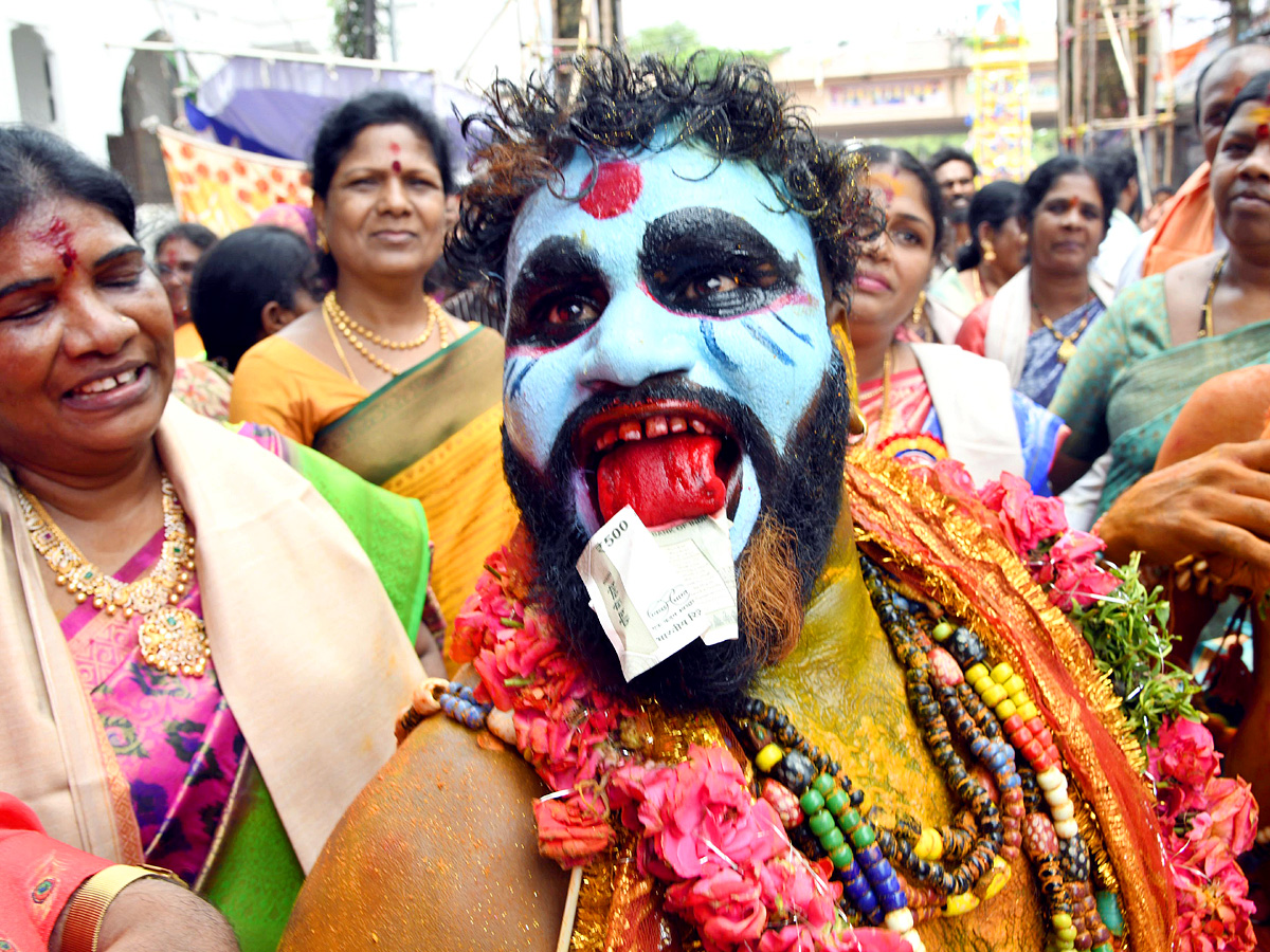 Golconda_20Bonalu_20Started_20in_20Hyderabad_20Photos_4.jpg 5