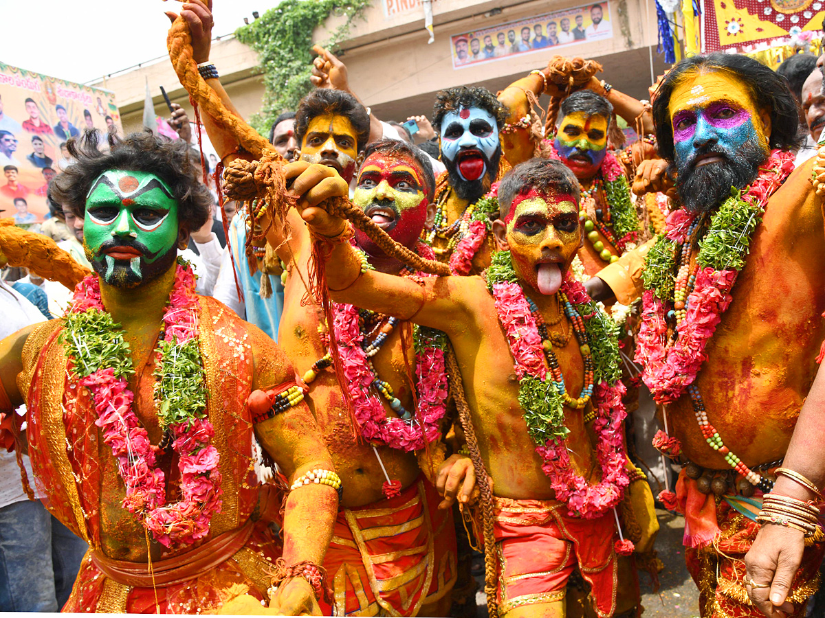 Golconda_20Bonalu_20Started_20in_20Hyderabad_20Photos_6.jpg 7