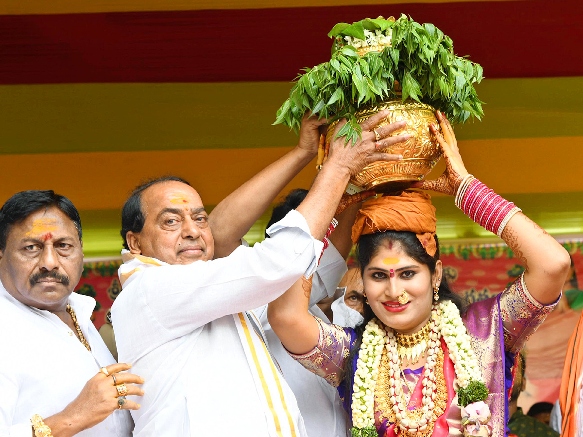 Golconda_20Bonalu_20Started_20in_20Hyderabad_20Photos_8.jpg 9