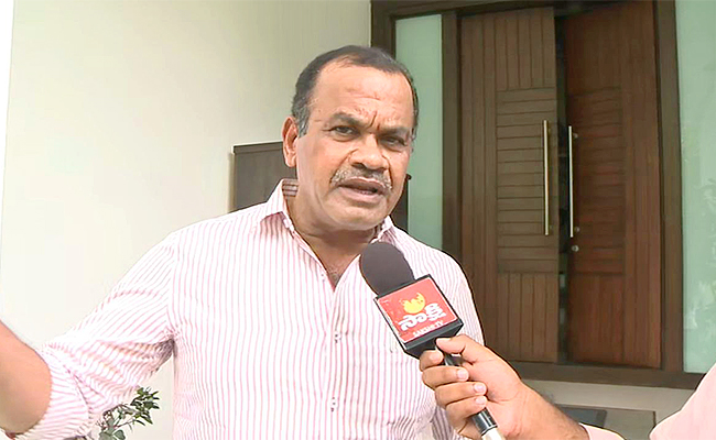 Revanth-And-Komatireddy-Venkat-Reddy-Serious.jpg