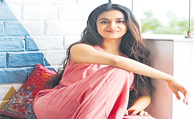 Keerthi-Suresh.gif