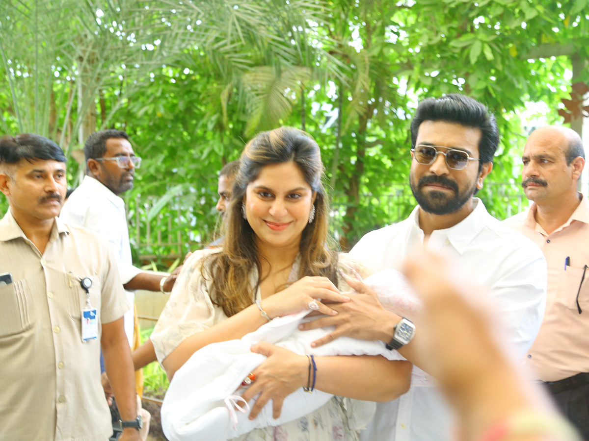 Ram_20Charan_20Wife_20Upasana_20Discharged_20From_20Apollo_20Hospital_20Photos_1.jpg 2