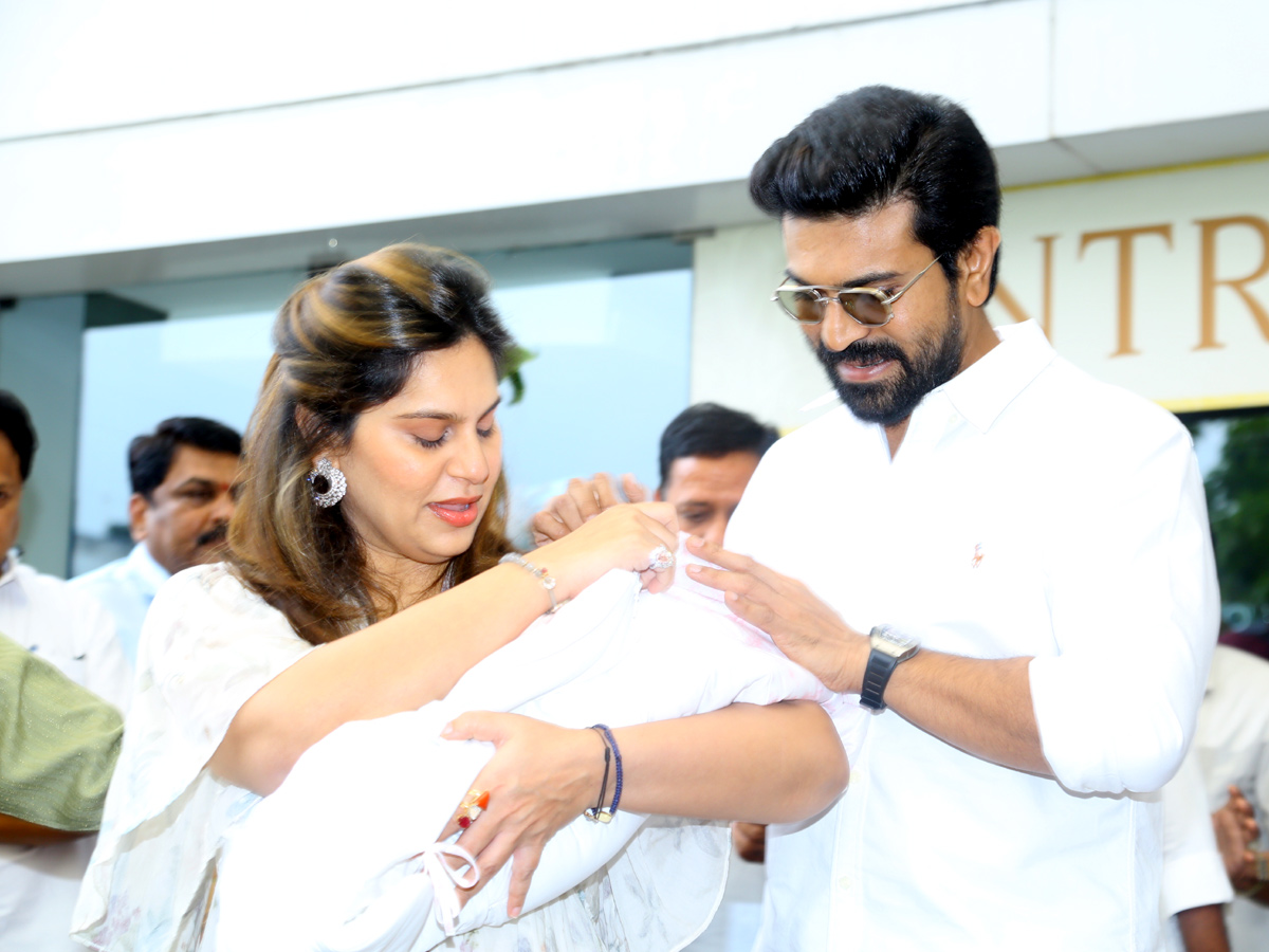 Ram_20Charan_20Wife_20Upasana_20Discharged_20From_20Apollo_20Hospital_20Photos_4.jpg 5