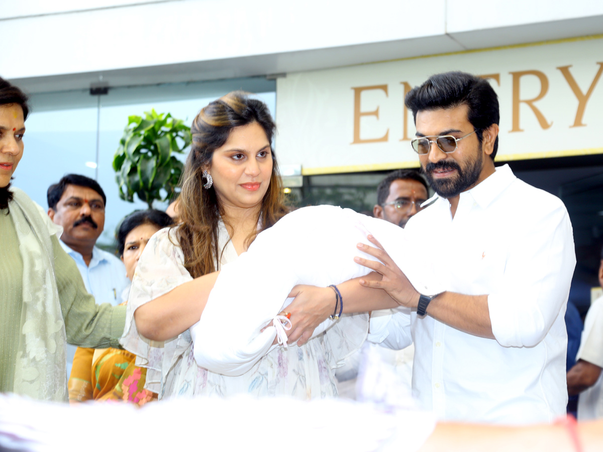 Ram_20Charan_20Wife_20Upasana_20Discharged_20From_20Apollo_20Hospital_20Photos_5.jpg 6