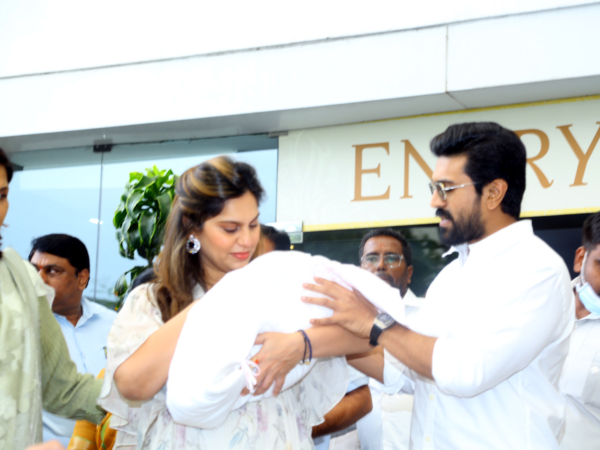 Ram_20Charan_20Wife_20Upasana_20Discharged_20From_20Apollo_20Hospital_20Photos_6.jpg 7