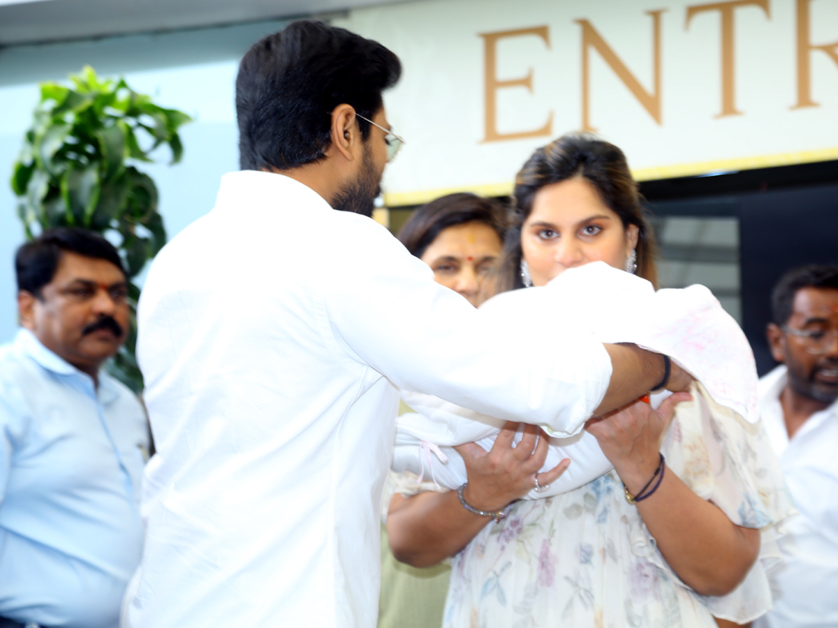 Ram_20Charan_20Wife_20Upasana_20Discharged_20From_20Apollo_20Hospital_20Photos_7.jpg 8