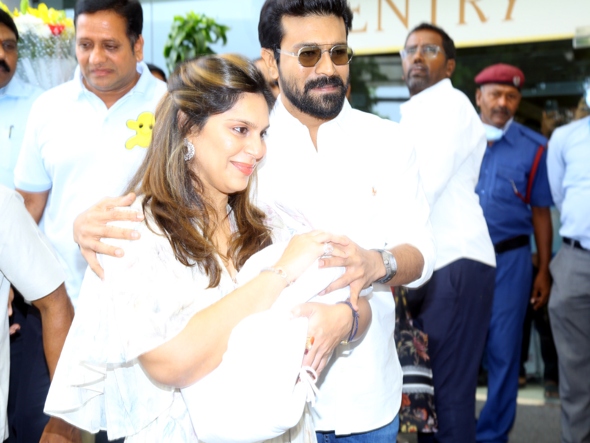 Ram_20Charan_20Wife_20Upasana_20Discharged_20From_20Apollo_20Hospital_20Photos_9.jpg 10