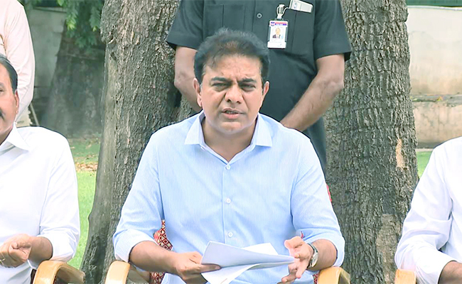 Telangana-Minister-Meets-Rajnath-Singh.jpg