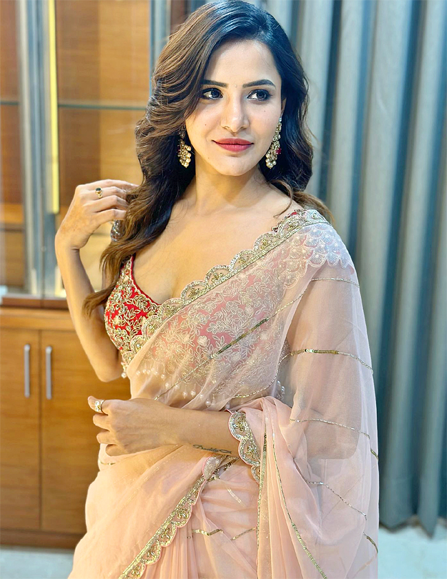 Ashu_20Reddy_20Trending_20Latest_20Photos-17.jpg 17