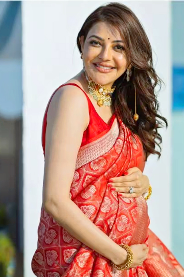 Actress_20Kajal_20Aggarwal_20In_20Beautiful_20Saree_20Stills_20Phtoos_15.jpg 16