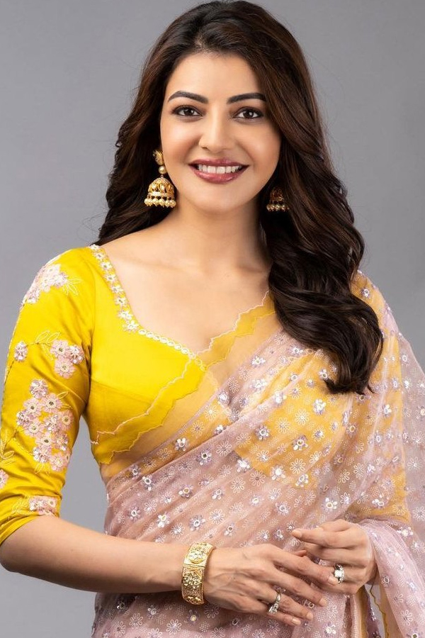 Actress_20Kajal_20Aggarwal_20In_20Beautiful_20Saree_20Stills_20Phtoos_7.jpg 8
