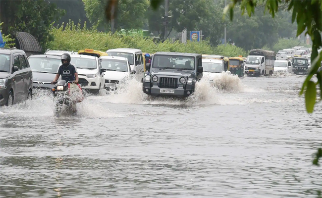 After_20Six_20Decades_20Monsoon_20Hits_20Delhi_20And_20Mumbai_20On_20Same_20Day.jpg