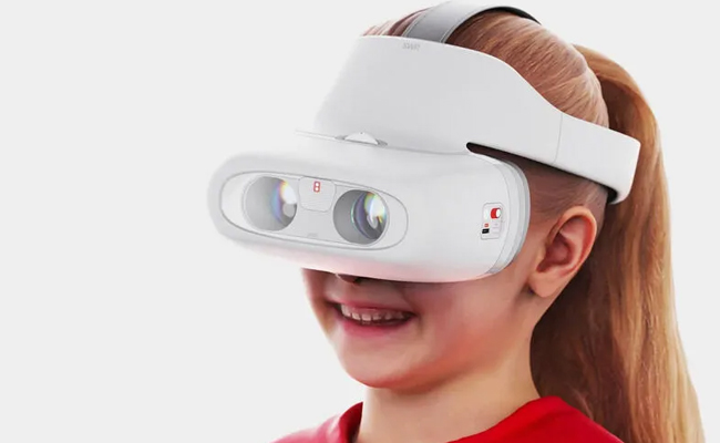 crossedeye_correcting_headset.jpg
