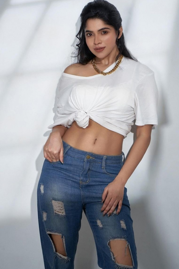divya-bharathi-03.jpg 3