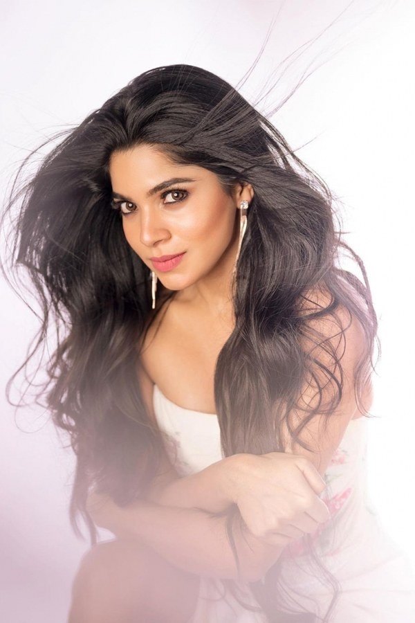 divya-bharathi-18.jpg 12