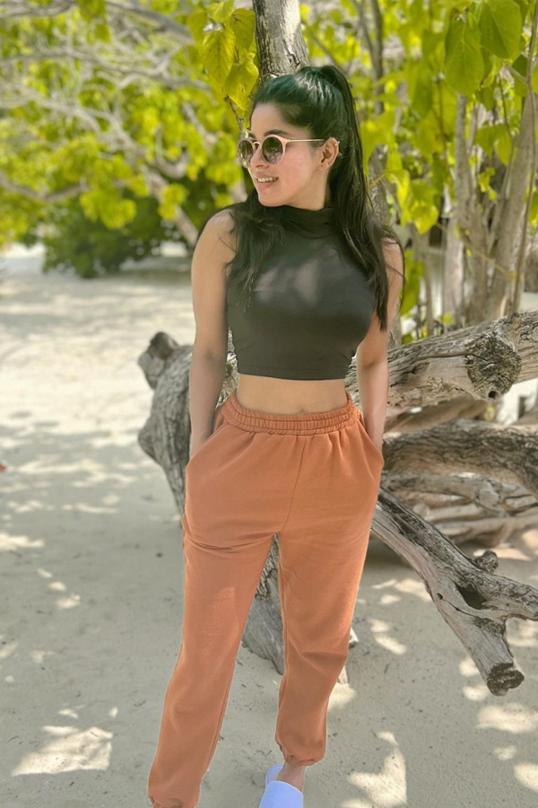 divya-bharathi-22.jpg 16