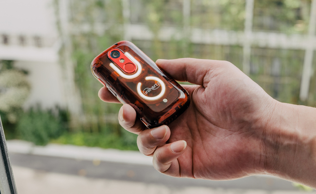 jellystar_Smallest_Smartphone.jpg