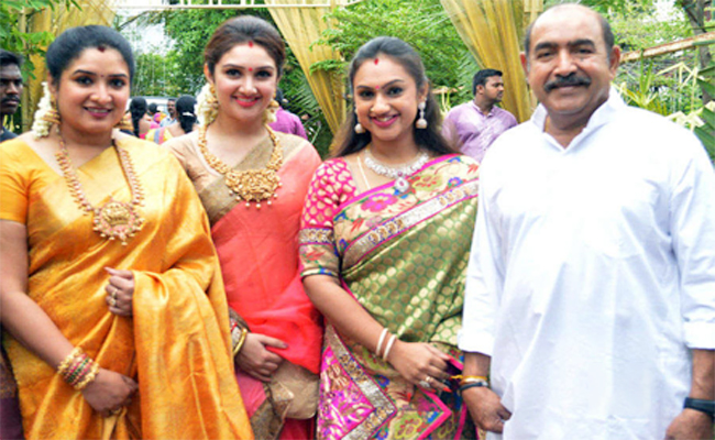 04-vijaykumar-vanita-preethi-sridevi.jpg 4