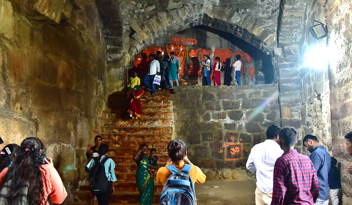 Golconda_20Bonalu_202023_20Pics-17.jpg 16