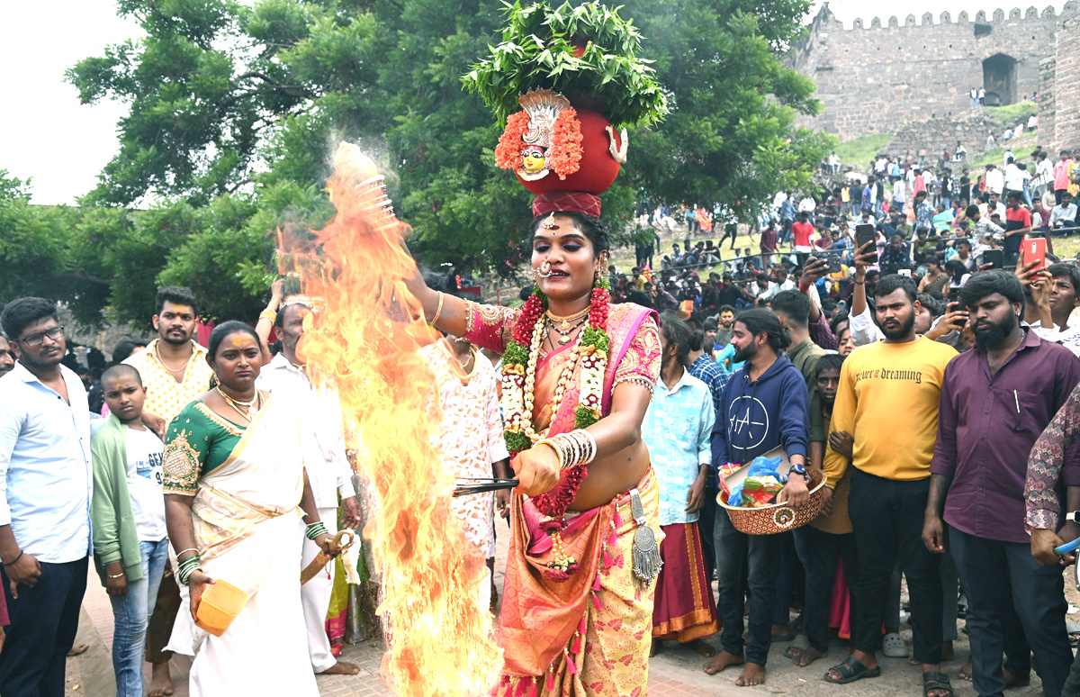 Golconda_20Bonalu_202023_20Pics-23.jpg 21