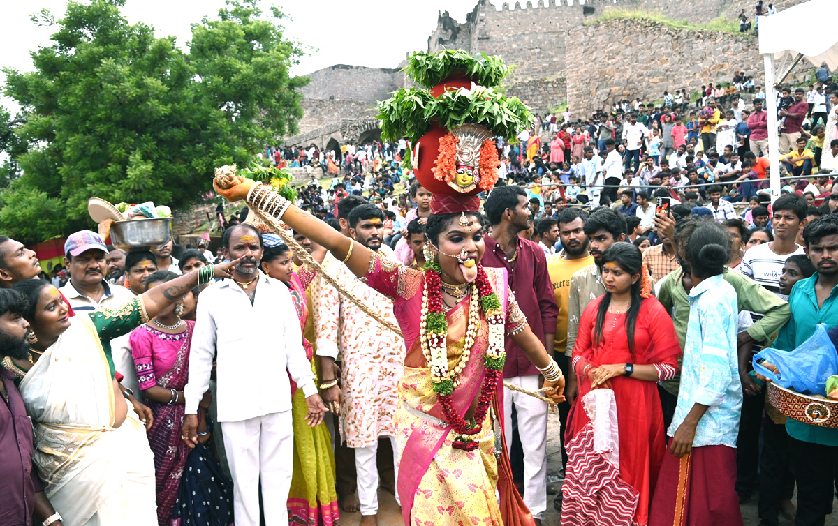 Golconda_20Bonalu_202023_20Pics-37.jpg 34