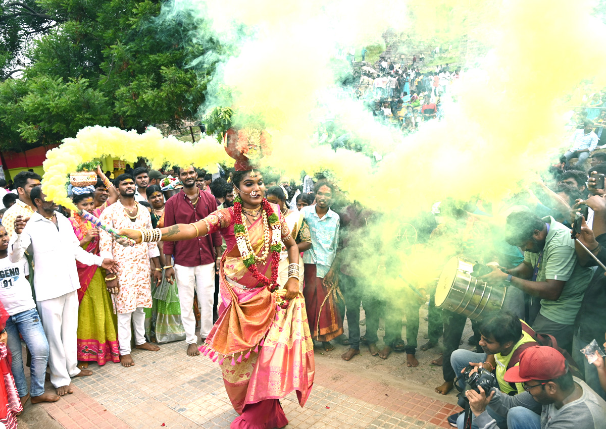 Golconda_20Bonalu_202023_20Pics-39.jpg 36