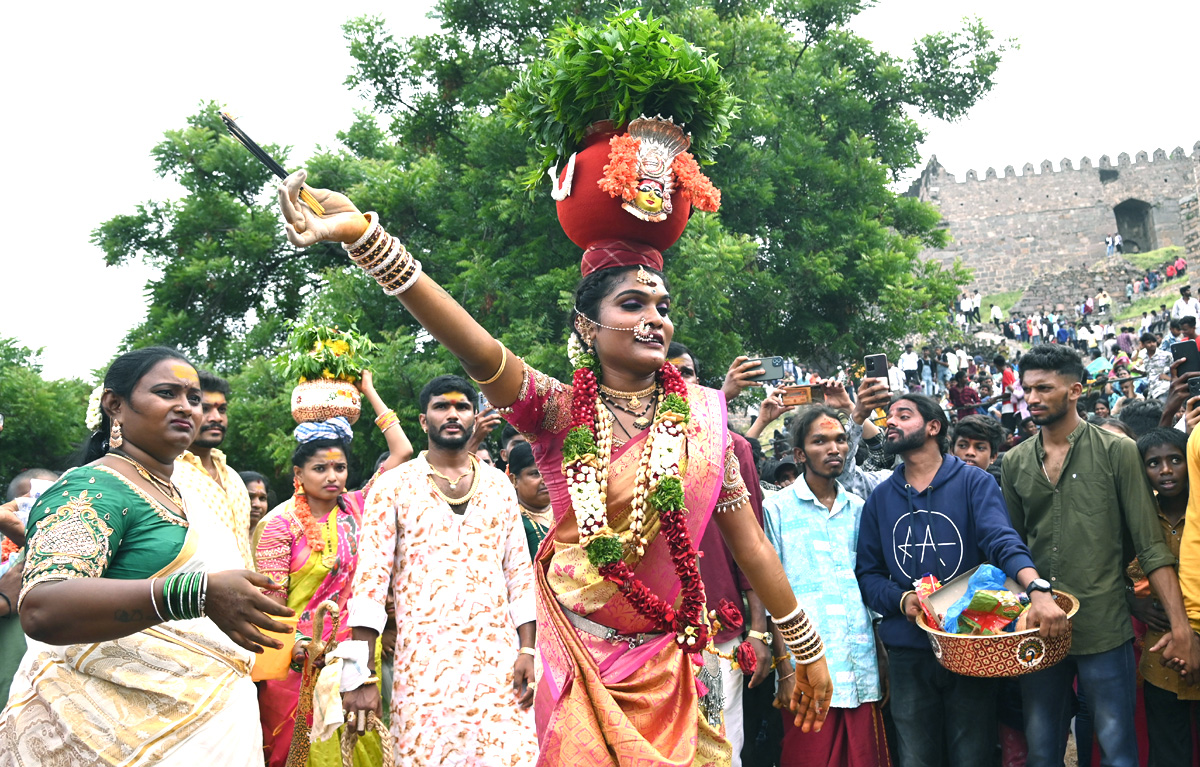 Golconda_20Bonalu_202023_20Pics-42.jpg 39