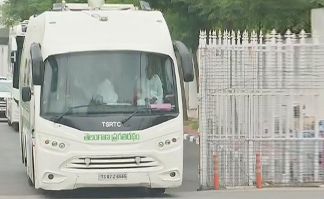KCR-to-leave-for-Maharashtra-in-a-huge-convoy.jpg