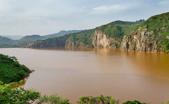 01-Lake_20Nyos_2C_20Cameroon.jpg 1
