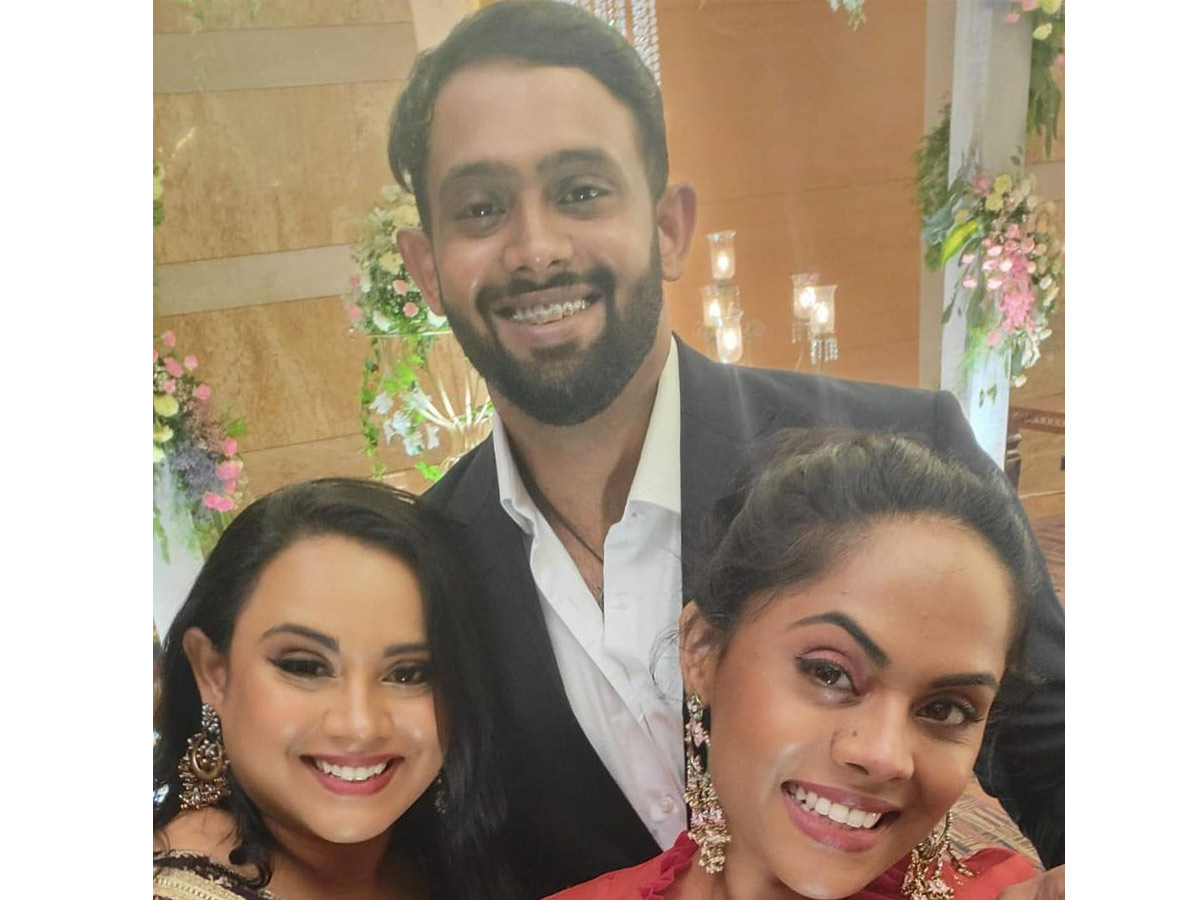 Actress_20Radha_20Daughter_20Karthika_20Birthday_20Celebration_20With_20Family_20Photos_6.jpg 7