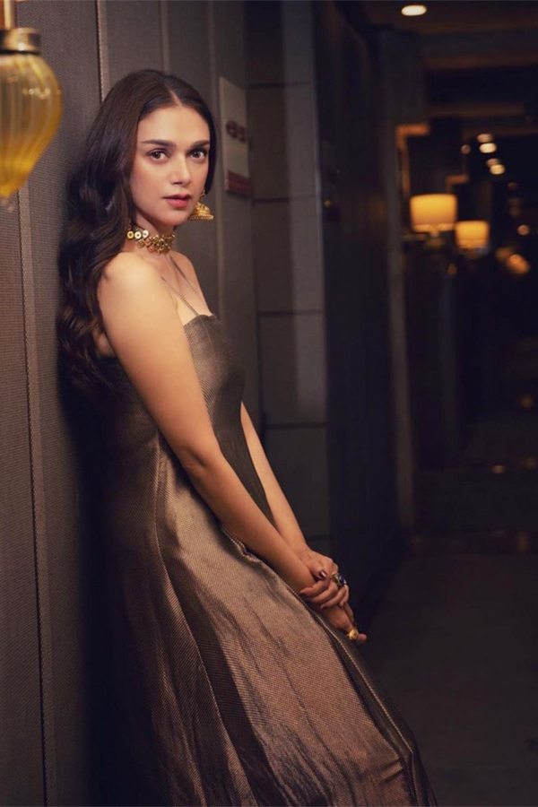 aditi-rao-hydari-photos-02.jpg 2