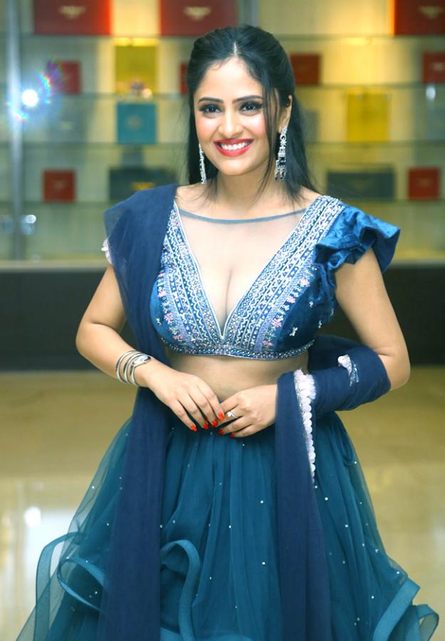 Actress_20Sania_20Thakur_20PhotoShot-5.jpg 5