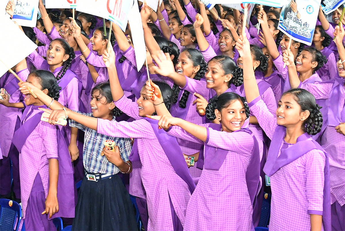 Children_20Special_20Thanks_20YS_20Jagan_20At_20Kurupam_20Amma_20vodi_20Photos-3.jpg 3