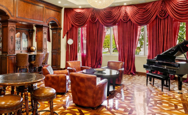 011-Britney-Spears-Buys-Sprawling-Calabasas-Mansion.jpg 11