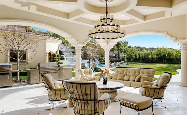 012-Britney-Spears-Buys-Sprawling-Calabasas-Mansion.jpg 12