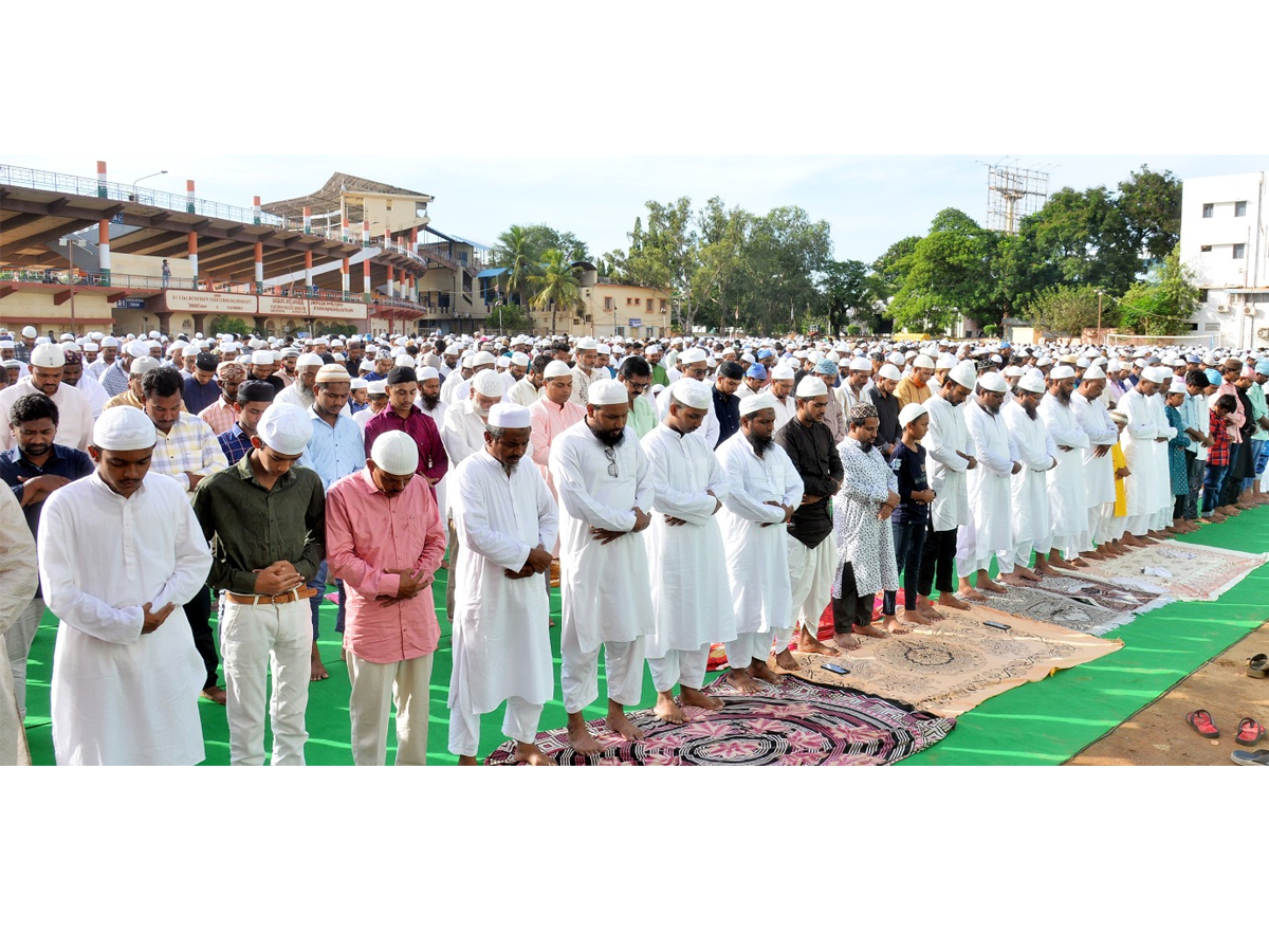 Bakrid_20Celebrations_20at_20Vijayawada_20Indira_20Gandhi_20Municipal_20Stadium_20Photos_1.jpg 2