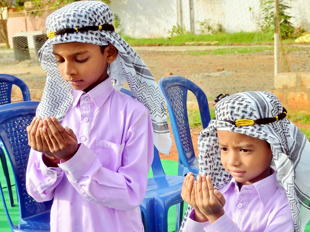 Bakrid_20Celebrations_20at_20Vijayawada_20Indira_20Gandhi_20Municipal_20Stadium_20Photos_13.jpg 14
